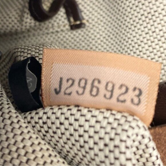 Vintage Dooney & Bourke Leather Drawstring Bucket Bag in Bone color Brown Trim a - Picture 12 of 15